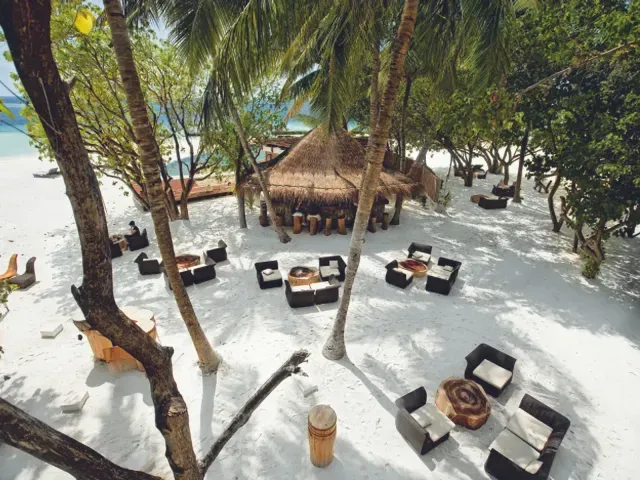 Constance Moofushi photo 2