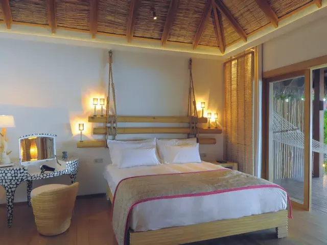 Constance Moofushi photo 4