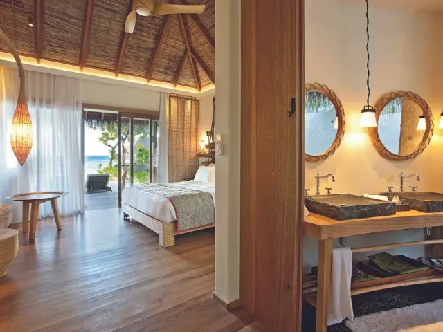 Constance Moofushi photo 5