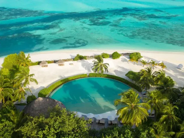 LUX* South Ari Atoll photo 2