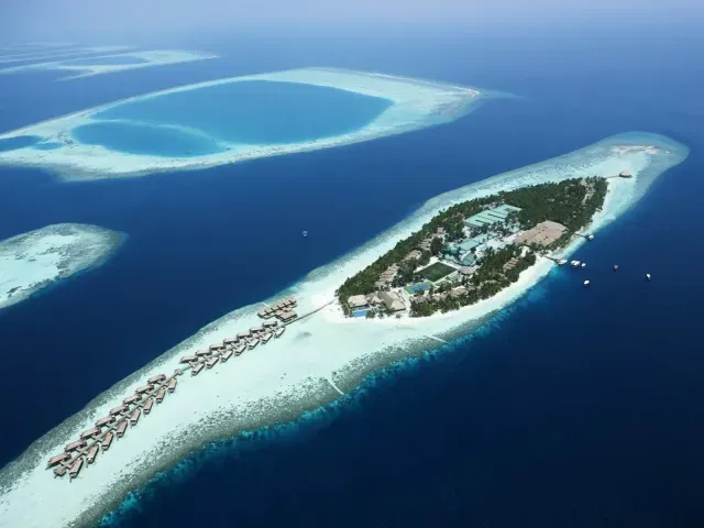 Vilamendhoo Island Resort & Spa photo 2
