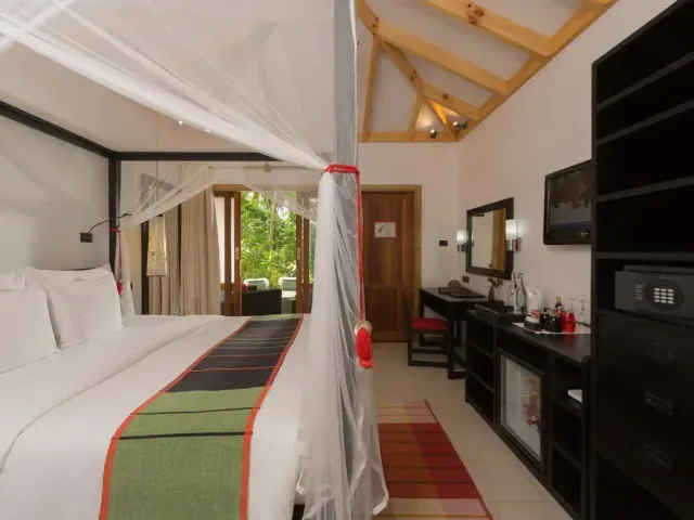Vilamendhoo Island Resort & Spa photo 9