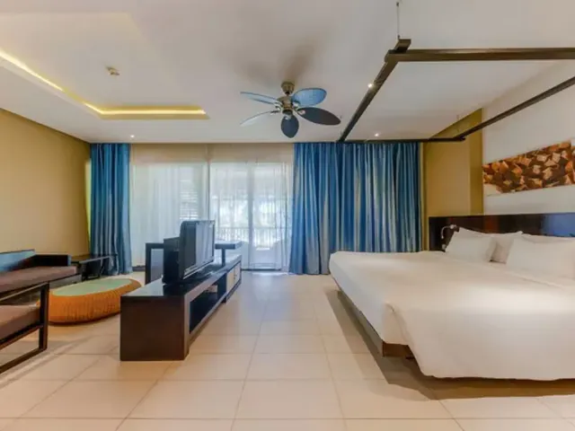 Crystals Beach Resort photo 4